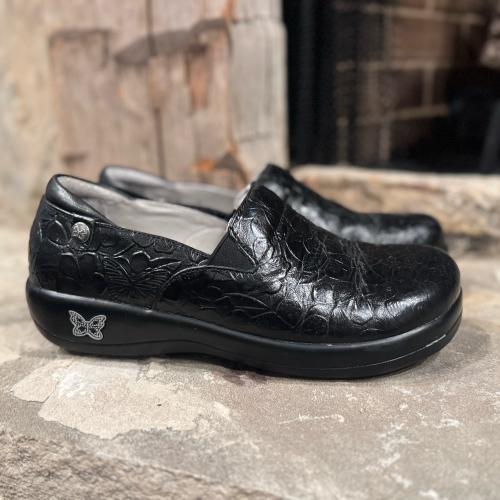 Elegant Black Embossed Mules